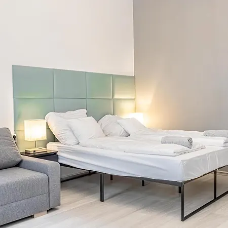 Danube Delight: Elegant Getaway Near Prater Stern Apartment *