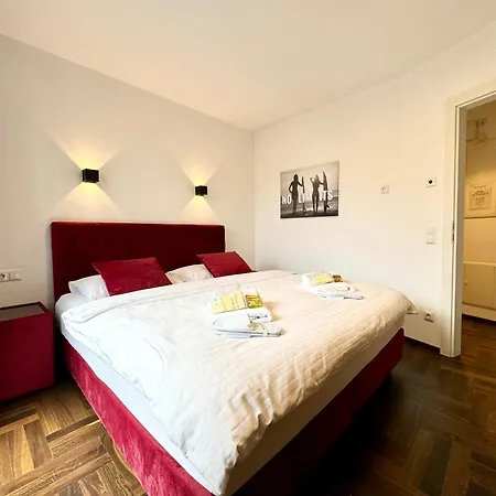 Moeblierte + Parkplatz Und Terrasse Apartment *