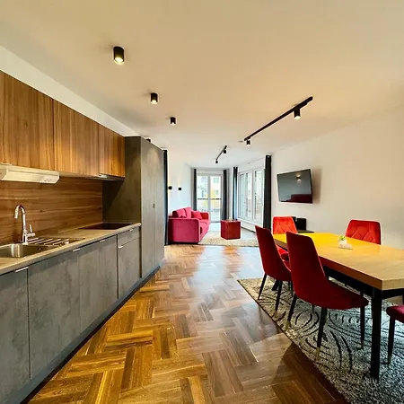 Apartment Moeblierte + Parkplatz Und Terrasse