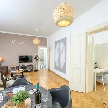 Central City Apartments Apartment *