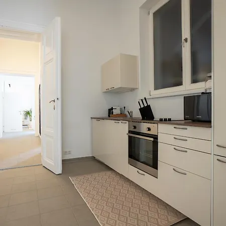 Vibrant 107 M2 Flat In The Center *