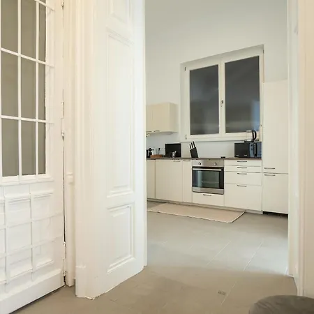 Vibrant 107 M2 Flat In The Center