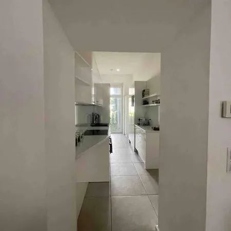 Stayin - Elegant Design With Garden Appartement