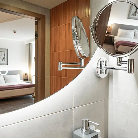 Fortyplusone - Newly Renovated! Hotel Viena