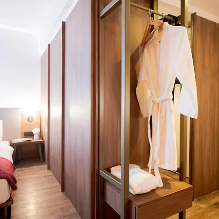 Fortyplusone - Newly Renovated! 4*