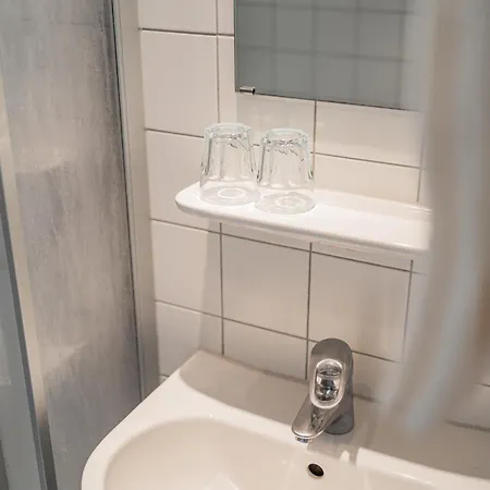 West Business Hotel 2*