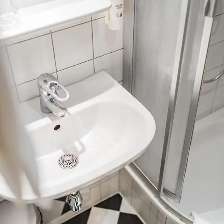 West Business Hotel 2*