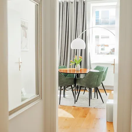 Sonnige Altbauwohnung Nahe Hauptbahnhof Apartment *