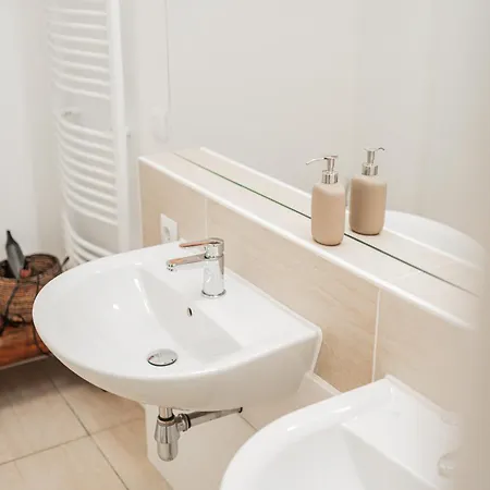Apartment Sonnige Altbauwohnung Nahe Hauptbahnhof *