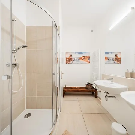 Sonnige Altbauwohnung Nahe Hauptbahnhof Apartment *