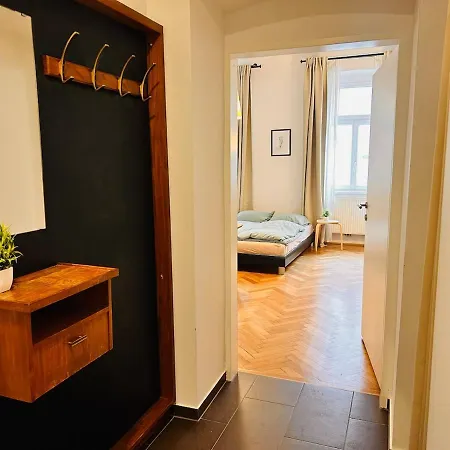 Small & Fine Near Akh * Vienna