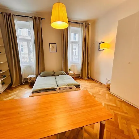 Small & Fine Near Akh Vienna
