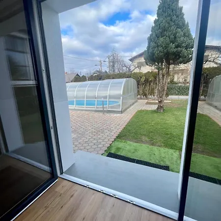 In In Perfect Situaton Near Vic And Donau Park With Pool And Private Garden Sleeps 4 With 2 Bedrooms, Kitchen And Livingroom And Bath And Private Parking Vila *