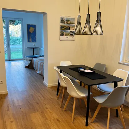 In In Perfect Situaton Near Vic And Donau Park With Pool And Private Garden Sleeps 4 With 2 Bedrooms, Kitchen And Livingroom And Bath And Private Parking Vila Vídeň