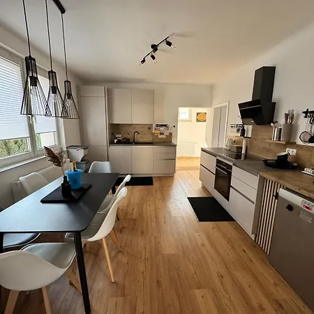 In In Perfect Situaton Near Vic And Donau Park With Pool And Private Garden Sleeps 4 With 2 Bedrooms, Kitchen And Livingroom And Bath And Private Parking * Vídeň