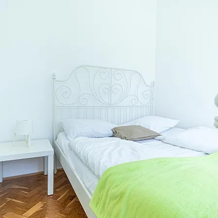 Stylish 2br For Groups, Up To 5p At Margareten *