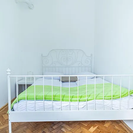 Stylish 2br For Groups, Up To 5p At Margareten Apartment