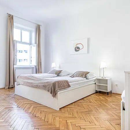 Stylish 2br For Groups, Up To 5p At Margareten Apartment *