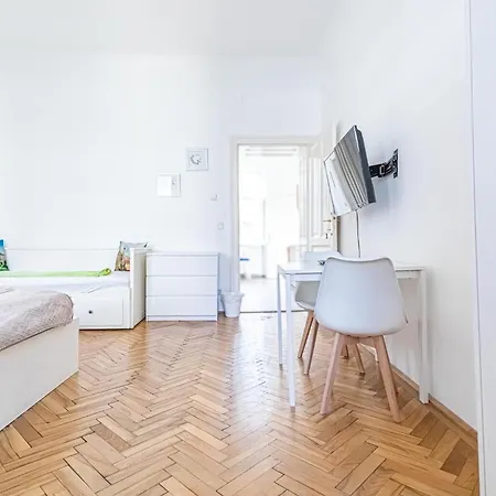Stylish 2br For Groups, Up To 5p At Margareten Apartment Vienna