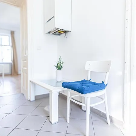 Stylish 2br For Groups, Up To 5p At Margareten
