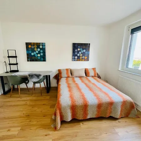In In Perfect Situaton Near Vic And Donau Park With Pool And Private Garden Sleeps 4 With 2 Bedrooms, Kitchen And Livingroom And Bath And Private Parking Vila Vídeň