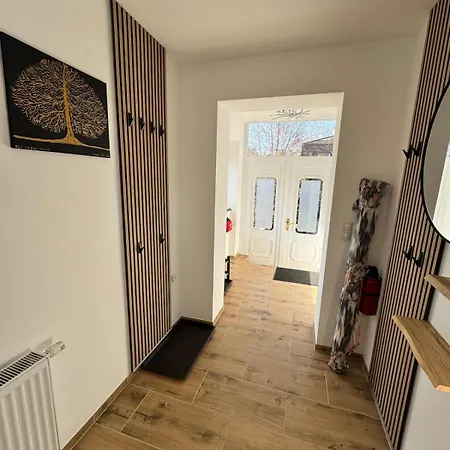In In Perfect Situaton Near Vic And Donau Park With Pool And Private Garden Sleeps 4 With 2 Bedrooms, Kitchen And Livingroom And Bath And Private Parking Vídeň