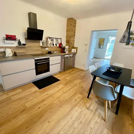 In In Perfect Situaton Near Vic And Donau Park With Pool And Private Garden Sleeps 4 With 2 Bedrooms, Kitchen And Livingroom And Bath And Private Parking * Vídeň