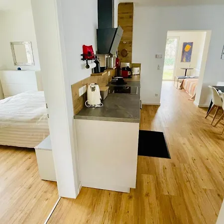 In In Perfect Situaton Near Vic And Donau Park With Pool And Private Garden Sleeps 4 With 2 Bedrooms, Kitchen And Livingroom And Bath And Private Parking *