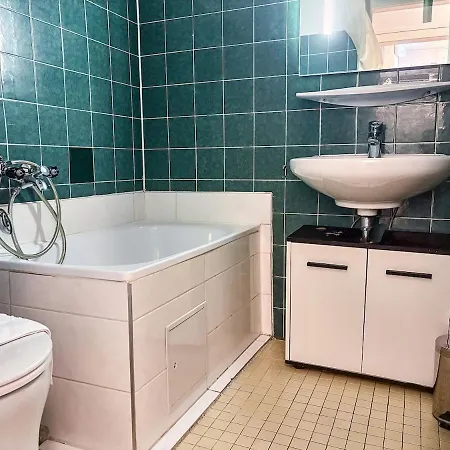 Apartment 4 Mins To Metro I Wifi I 15 Mins To Inner *