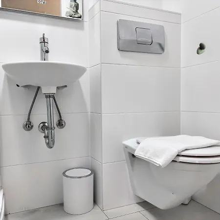 Apartment 4 Mins To Metro I Wifi I 15 Mins To Inner