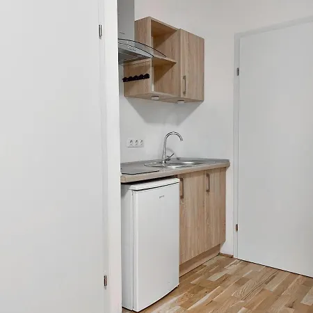Apartment 4 Mins To Metro I Wifi I 15 Mins To Inner *