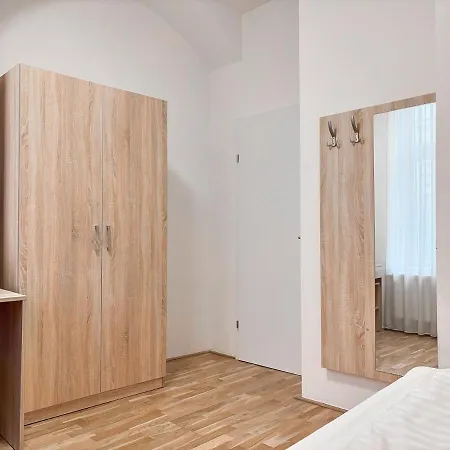 Apartment 4 Mins To Metro I Wifi I 15 Mins To Inner *