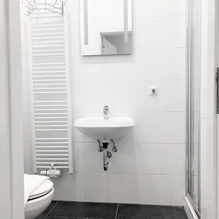 4 Mins To Metro I Wifi I 15 Mins To Inner Apartment Vienna