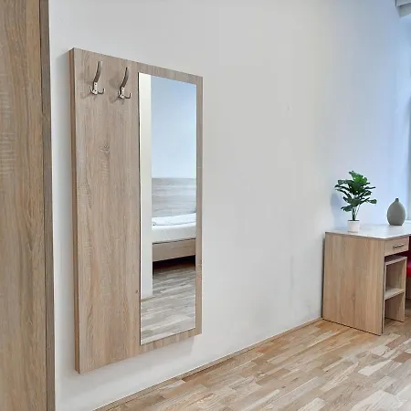 Apartment 4 Mins To Metro I Wifi I 15 Mins To Inner