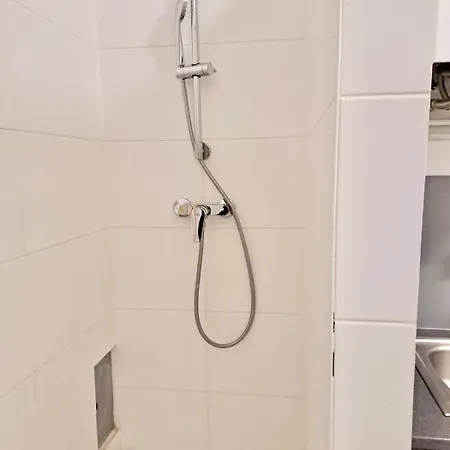 Apartment 2 Bedroom Long-term With Free Parking