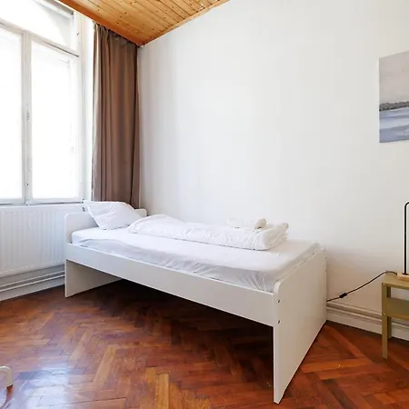 Mit 9 Schlafplaetze #2 Vienna