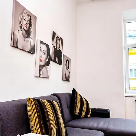 Family - 7 Minutes To Schoenbrunn Palace Homestay Vienna