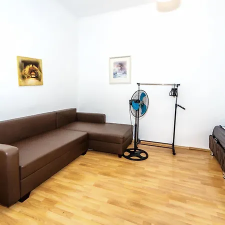 Family - 7 Minutes To Schoenbrunn Palace Homestay