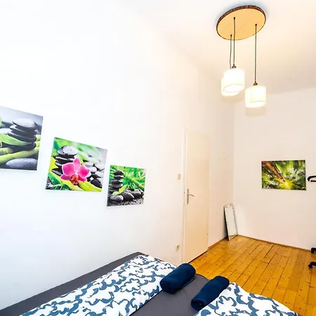 Family - 7 Minutes To Schoenbrunn Palace Homestay Vienna