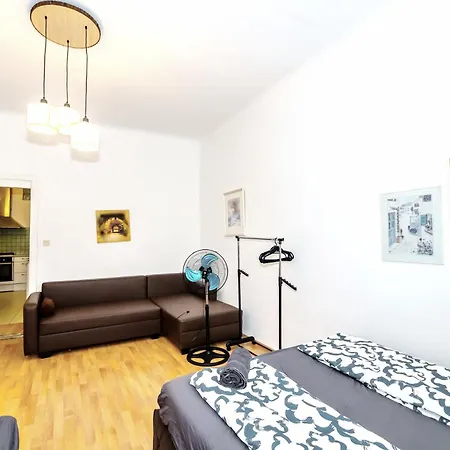Family - 7 Minutes To Schoenbrunn Palace Homestay