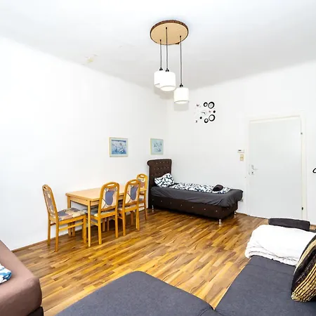 Homestay Family - 7 Minutes To Schoenbrunn Palace Vienna