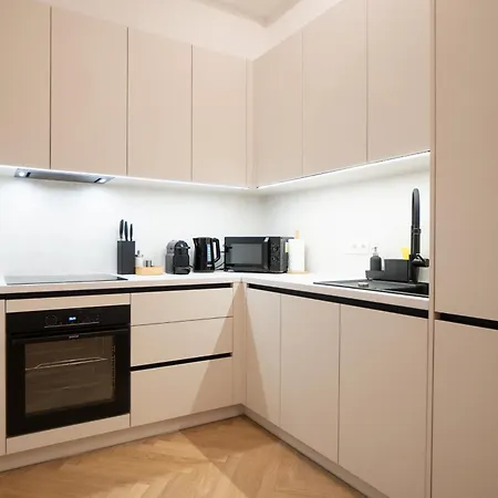 Chic & Cozy 104m2 Flat, Walk To Attractions Apartment *