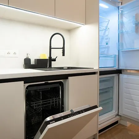 Chic & Cozy 104m2 Flat, Walk To Attractions Apartment *