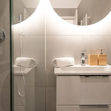 Chic & Cozy 104m2 Flat, Walk To Attractions Vienna