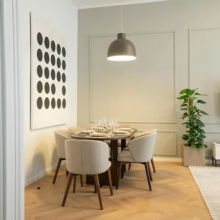 Chic & Cozy 104m2 Flat, Walk To Attractions *