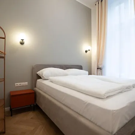 Chic & Cozy 104m2 Flat, Walk To Attractions Apartment *