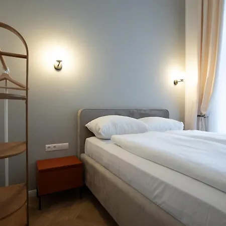 Chic & Cozy 104m2 Flat, Walk To Attractions Vienna