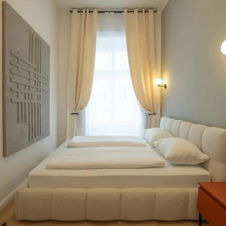 Chic & Cozy 104m2 Flat, Walk To Attractions Apartment *
