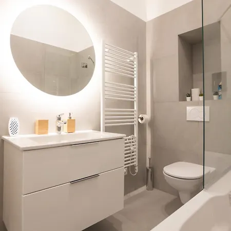 Chic & Cozy 104m2 Flat, Walk To Attractions Vienna