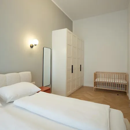 Chic & Cozy 104m2 Flat, Walk To Attractions *